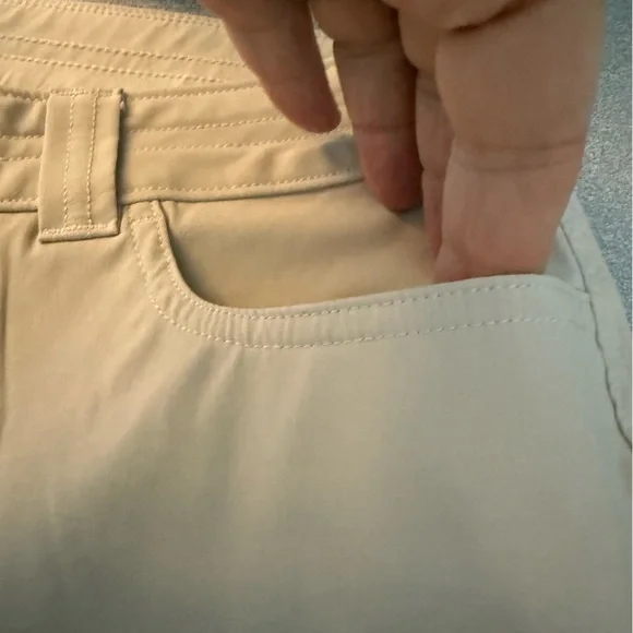 Eddie Bauer Light khaki High-Waist Women’s Cargo Shorts NWOT - Picture 5 of 10